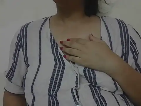 Snapshot of Aayaat__ chatting on 07/14/26, 04:34 Aayaat online show from 07/14/26, 04:34