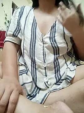 Snapshot of Aayaat__ chatting on 07/28/26, 11:50 Aayaat online show from 07/28/26, 11:50