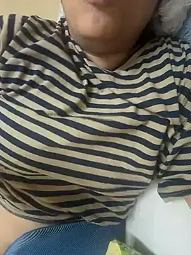 Snapshot of Aayaat__ chatting on 07/30/26, 10:47 Aayaat online show from 07/30/26, 10:47