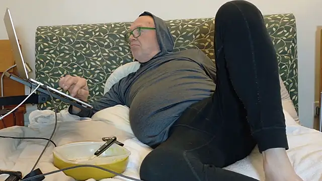 Snapshot of KinkCentral chatting on 05/19/26, 08:37 KinkCentral online show from 05/19/26, 08:37
