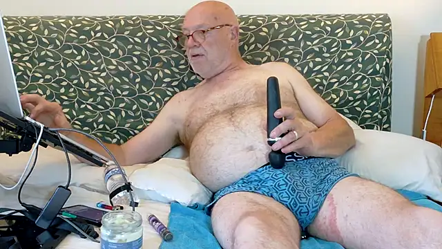 Snapshot of KinkCentral chatting on 06/23/26, 08:29 KinkCentral online show from 06/23/26, 08:29