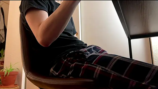 Snapshot of Yourgoodboy_j chatting on 04/27/26, 02:31 Yourgoodboy j online show from 04/27/26, 02:31