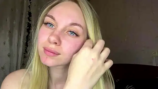 Snapshot of MaEmma chatting on 04/23/26, 08:22 MaEmma online show from 04/23/26, 08:22