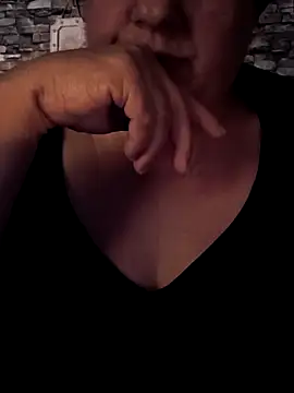 Snapshot of KICIA10 chatting on 04/25/26, 08:28 KICIA10 online show from 04/25/26, 08:28