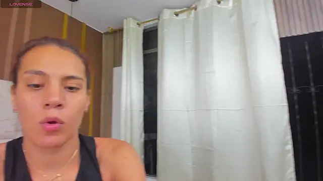 Snapshot of AlahiaEvanz chatting on 05/10/26, 04:50 AlahiaEvanz online show from 05/10/26, 04:50