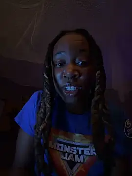 Snapshot of Nayomii28 chatting on 04/27/26, 01:03 Nayomii28 online show from 04/27/26, 01:03