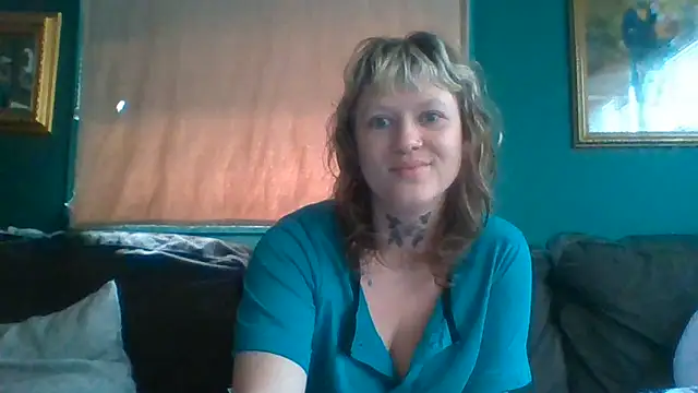 Snapshot of RosieSwitchBitch chatting on 06/19/26, 10:08 RosieSwitchBitch online show from 06/19/26, 10:08