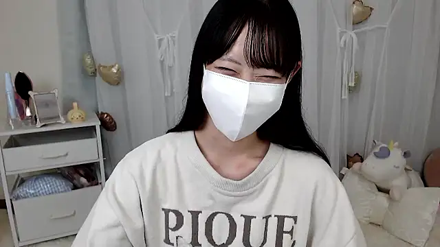 Snapshot of mii__tan chatting on 04/28/26, 12:21 mii tan online show from 04/28/26, 12:21