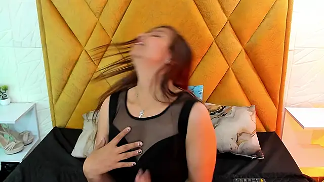 Snapshot of AmbersRouse chatting on 04/24/26, 09:06 AmbersRouse online show from 04/24/26, 09:06