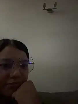 Snapshot of alicemazzo_ chatting on 04/29/26, 02:37 alicemazzo online show from 04/29/26, 02:37