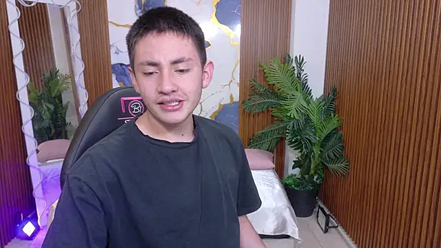 Snapshot of Andres_Tay chatting on 06/05/26, 02:29 Andres Tay online show from 06/05/26, 02:29
