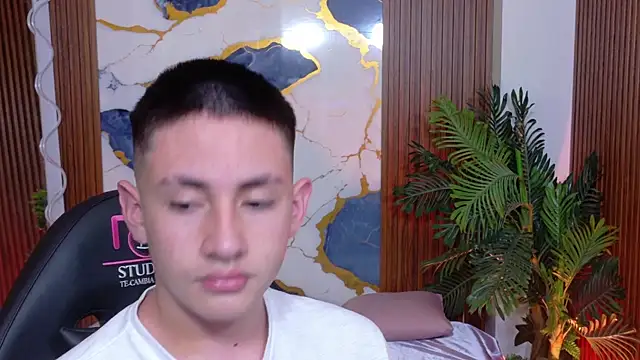 Snapshot of Andres_Tay chatting on 06/06/26, 02:38 Andres Tay online show from 06/06/26, 02:38