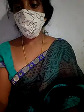 Snapshot of Tamil_Hot_HoneyBee chatting on 05/05/26, 02:03 Tamil Hot HoneyBee online show from 05/05/26, 02:03