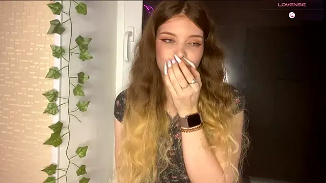 Snapshot of _Lily_Moon_ chatting on 04/25/26, 05:32 Lily Moon online show from 04/25/26, 05:32