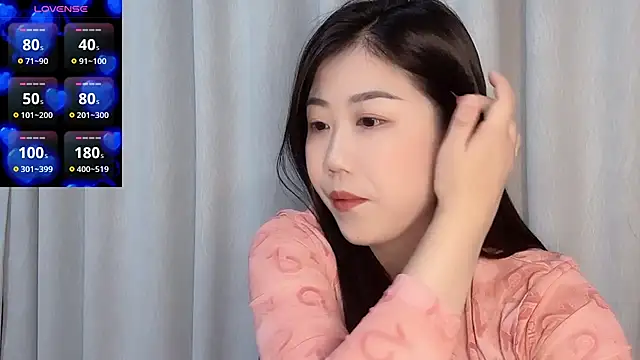 Snapshot of F-Yuwei chatting on 04/26/26, 12:47 F-Yuwei online show from 04/26/26, 12:47