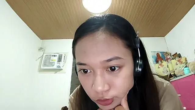 Snapshot of VincenzaHertler chatting on 04/26/26, 12:14 VincenzaHertler online show from 04/26/26, 12:14