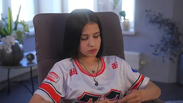 Snapshot of KarenaKukler chatting on 04/25/26, 01:41 KarenaKukler online show from 04/25/26, 01:41