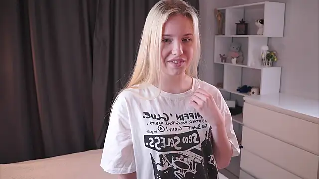 Snapshot of Sweet_Love_Lily chatting on 04/27/26, 07:12 Sweet Love Lily online show from 04/27/26, 07:12