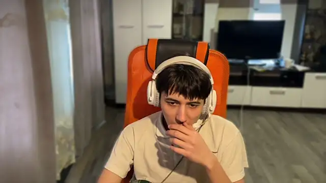 Snapshot of vialeras1 chatting on 04/25/26, 11:24 vialeras1 online show from 04/25/26, 11:24