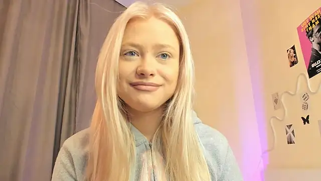 Snapshot of MidnightPoise chatting on 06/25/26, 05:07 MidnightPoise online show from 06/25/26, 05:07