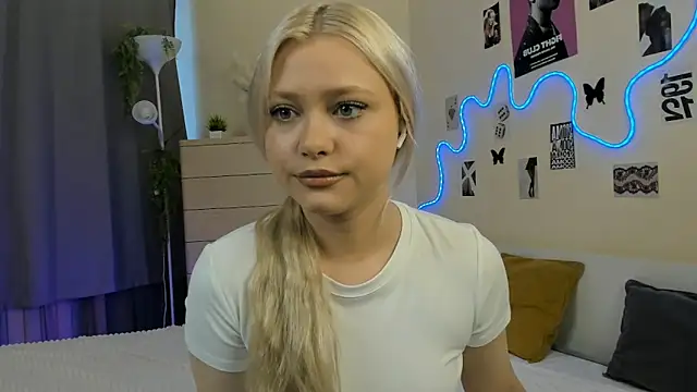 Snapshot of MidnightPoise chatting on 07/09/26, 05:11 MidnightPoise online show from 07/09/26, 05:11