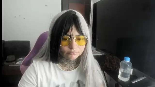 Snapshot of romina23 chatting on 05/19/26, 10:27 romina23 online show from 05/19/26, 10:27