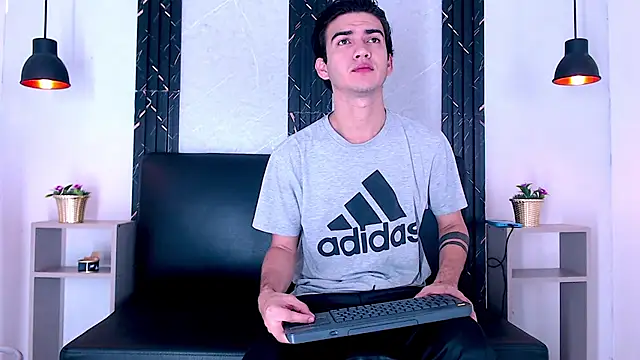 Snapshot of Feiccer_Castquer chatting on 04/25/26, 11:57 Feiccer Castquer online show from 04/25/26, 11:57