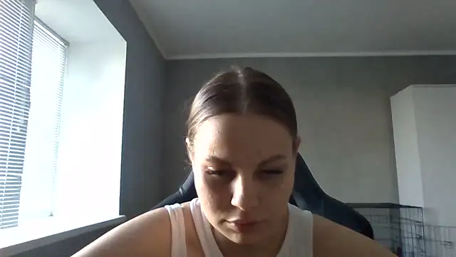  Linsyy ee  online show from 05/06/26, 03:39