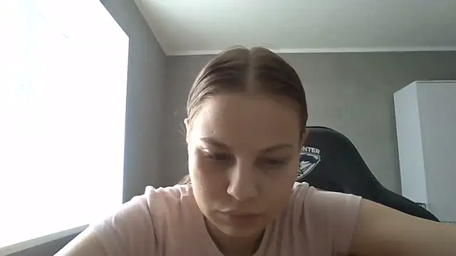  Linsyy ee  online show from 06/10/26, 08:35