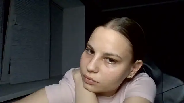  Linsyy ee  online show from 06/10/26, 08:41
