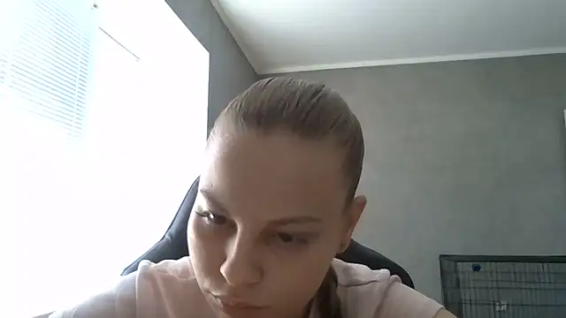  Linsyy ee  online show from 06/12/26, 08:57
