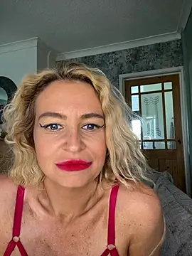 Snapshot of Sophielauren chatting on 04/27/26, 09:40 Sophielauren online show from 04/27/26, 09:40