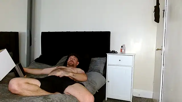 Snapshot of Naughtybihubbyxx chatting on 05/05/26, 04:15 Naughtybihubbyxx online show from 05/05/26, 04:15
