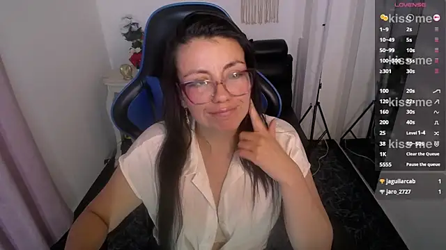 Snapshot of Valeri_bj chatting on 06/11/26, 02:53 Valeri bj online show from 06/11/26, 02:53