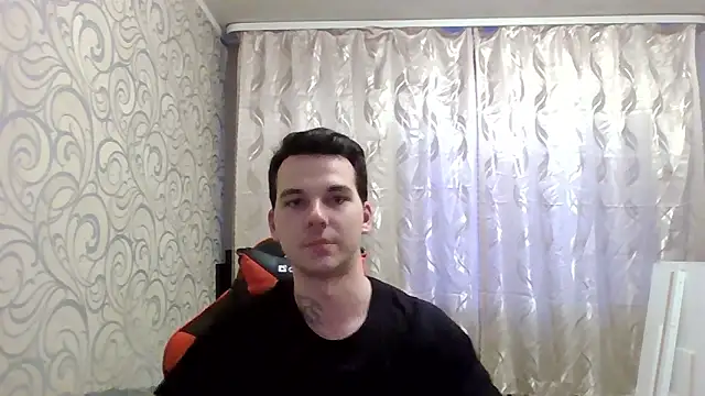 Snapshot of gwinbladee chatting on 04/24/26, 11:07 gwinbladee online show from 04/24/26, 11:07