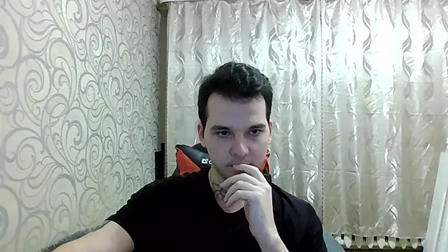 Snapshot of gwinbladee chatting on 04/25/26, 07:55 gwinbladee online show from 04/25/26, 07:55