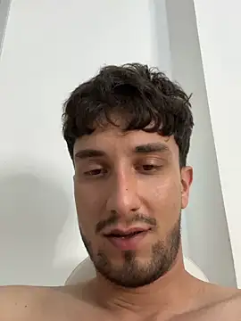 Snapshot of Juego_Secreto chatting on 04/25/26, 02:58 Juego Secreto online show from 04/25/26, 02:58