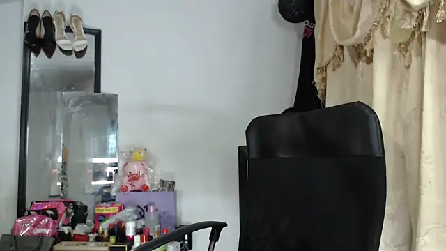 Snapshot of nadia__abaud chatting on 07/17/26, 01:12 nadia abaud online show from 07/17/26, 01:12