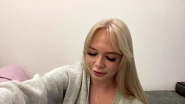 Snapshot of GooLana chatting on 04/25/26, 03:09 GooLana online show from 04/25/26, 03:09