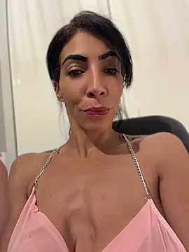 Snapshot of Yasmiinee chatting on 06/07/26, 10:13 Yasmiinee online show from 06/07/26, 10:13