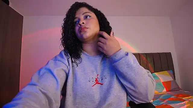 Snapshot of Nerea- chatting on 05/07/26, 11:54 Nerea- online show from 05/07/26, 11:54