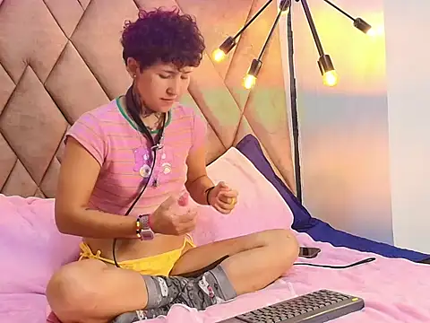 Snapshot of Zoe-xox chatting on 04/28/26, 10:37 Zoe-xox online show from 04/28/26, 10:37