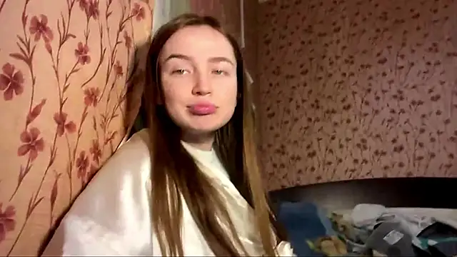 Snapshot of Chloooee chatting on 05/05/26, 04:26 Chloooee online show from 05/05/26, 04:26