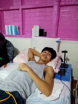 Snapshot of reynaldzzz chatting on 04/26/26, 08:17 reynaldzzz online show from 04/26/26, 08:17