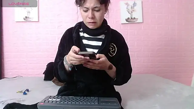 Snapshot of majumei chatting on 06/03/26, 04:59 majumei online show from 06/03/26, 04:59