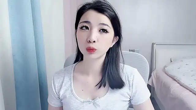 Snapshot of amy-6668 chatting on 05/07/26, 03:34 amy-6668 online show from 05/07/26, 03:34