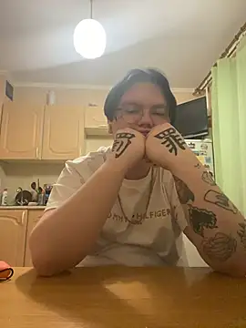 Snapshot of Hannma48 chatting on 04/25/26, 08:39 Hannma48 online show from 04/25/26, 08:39