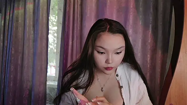 Snapshot of cherrry_milk chatting on 06/26/26, 01:48 cherrry milk online show from 06/26/26, 01:48
