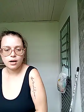 LunnaKitten online show from 04/29/26, 03:49