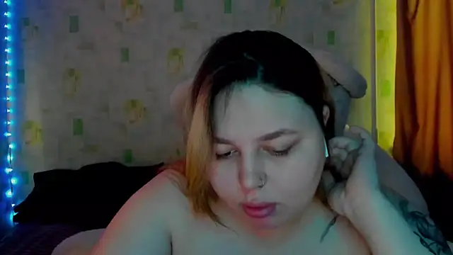 Snapshot of LillyHaigh chatting on 05/13/26, 06:33 LillyHaigh online show from 05/13/26, 06:33
